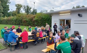 Geselliges Miteinander beim Vereinsfest